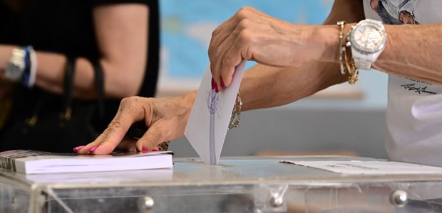 Ανεβαίνει στο 29,4% η ΝΔ, ενισχύεται και η ΕΛΑΣ του Τσίπρα